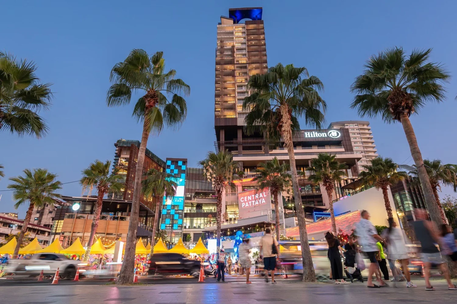 Central Pattaya 夜景与 Hilton